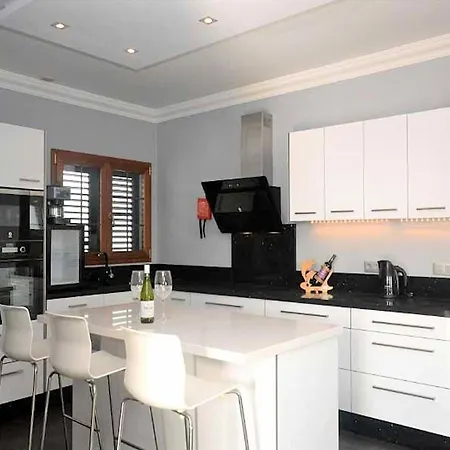 Awesome 3 Bedrooms Tacataca Pool Table Great Terrace Area * Puerto del Carmen (Lanzarote)