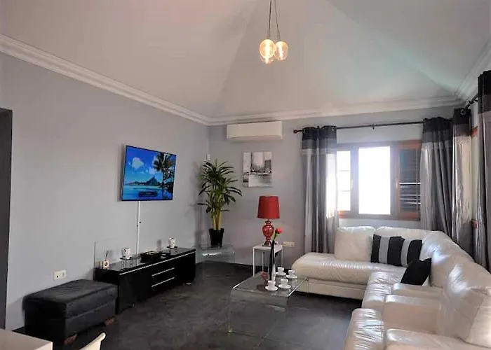 Awesome 3 Bedrooms Tacataca Pool Table Villa *