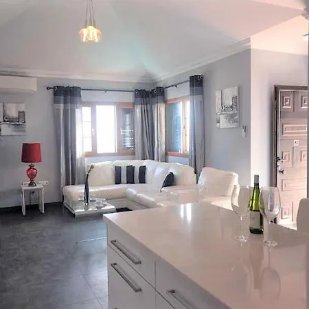 Awesome 3 Bedrooms Tacataca Pool Table Vila *