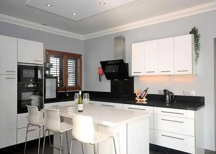 Awesome 3 Bedrooms Tacataca Pool Table Great Terrace Area * Puerto del Carmen (Lanzarote)